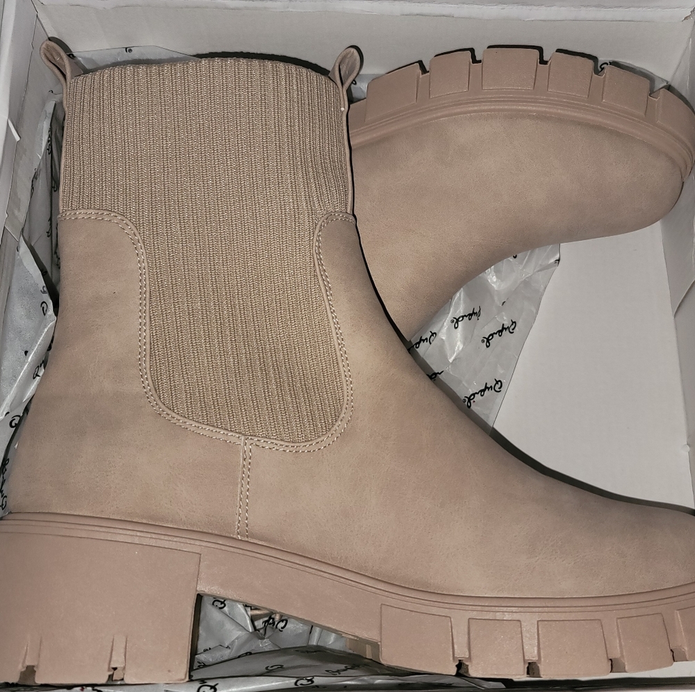 Qupid boots size 10 New